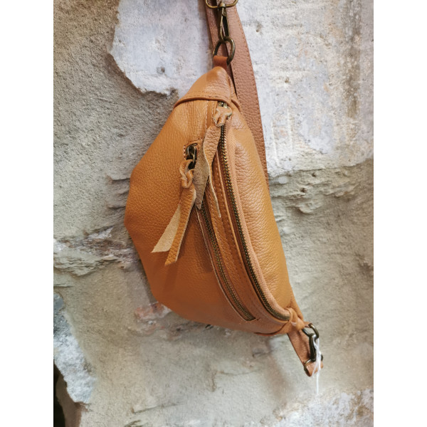 Sac banane en cuir grainé camel